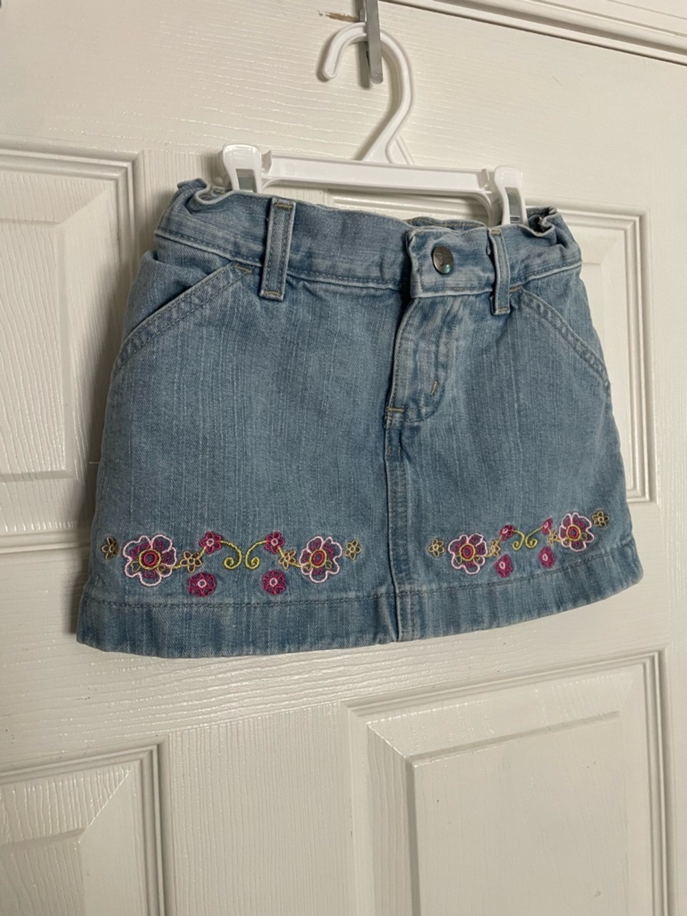 Sonoma Girls size 6 100% Cotton Light Wash Denim Skort with Floral Embroidery